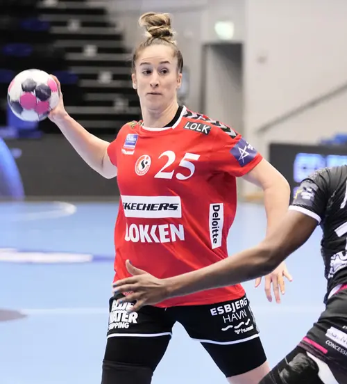 Spanske Nerea Pena for danske Team Esbjerg under en Champions League playoff-kamp i 2021.